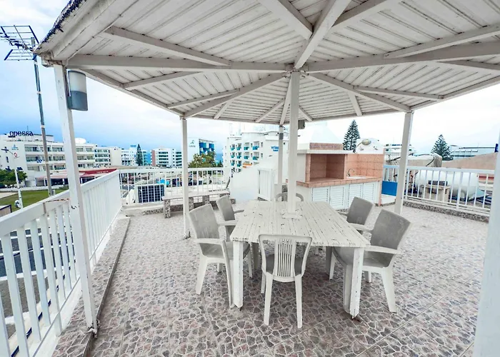 Sofia's Seaview 公寓 *